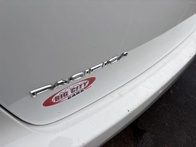Used 2022 Chrysler Pacifica Touring-L w/ Uconnect Theater Family Group image 50