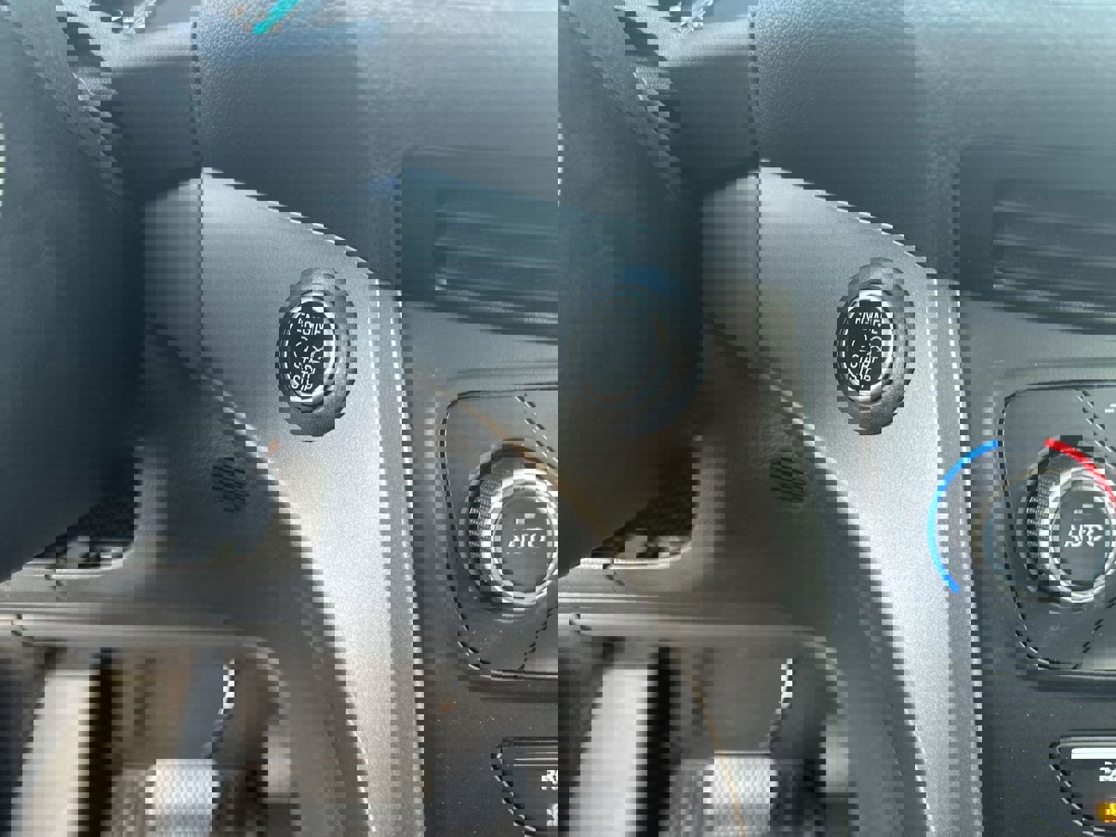 Used 2019 Ford Escape SEL AWD/4WD image 16