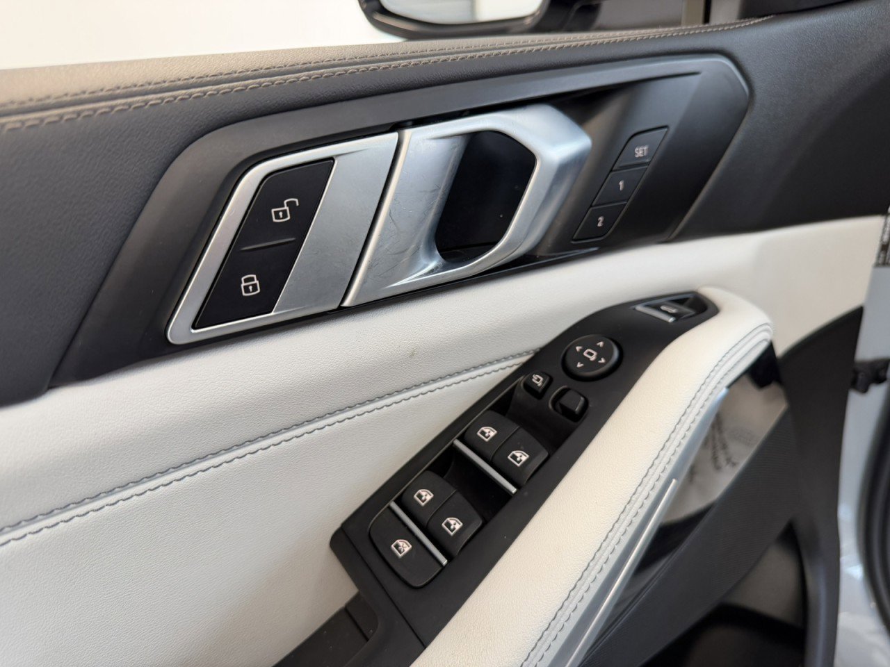 Used 2024 BMW X5 xDrive40i w/ M Sport Package image 36