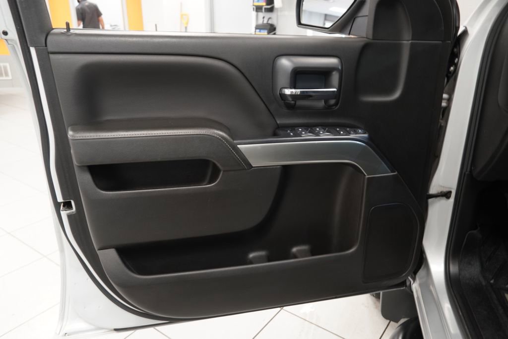 Used 2018 Chevrolet Silverado 1500 LT w/ LPO, Black Pack AWD/4WD image 16