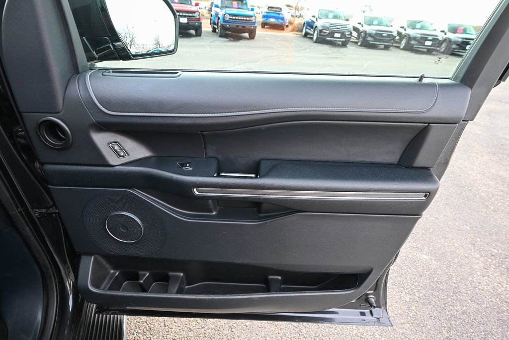 Used 2022 Ford Expedition Max XLT image 27