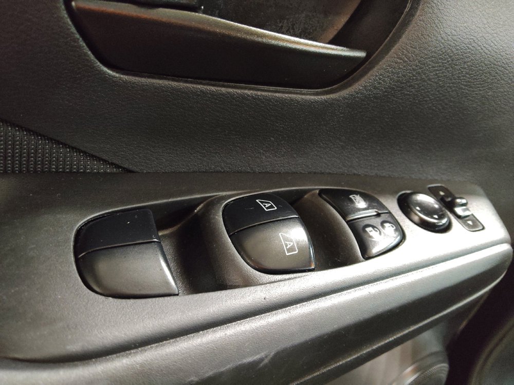 Used 2021 Nissan Kicks S FWD image 27