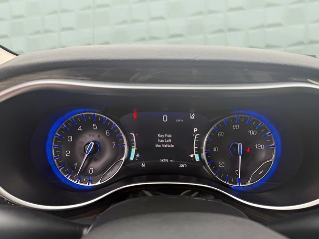 Certified 2024 Chrysler Pacifica Limited FWD image 21