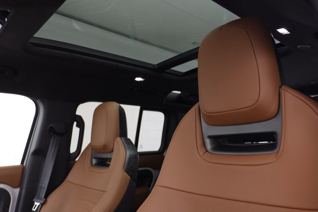 New 2026 Land Rover Defender 110 OCTA AWD/4WD image 17