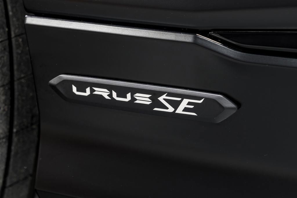 Used 2025 Lamborghini Urus SE image 58