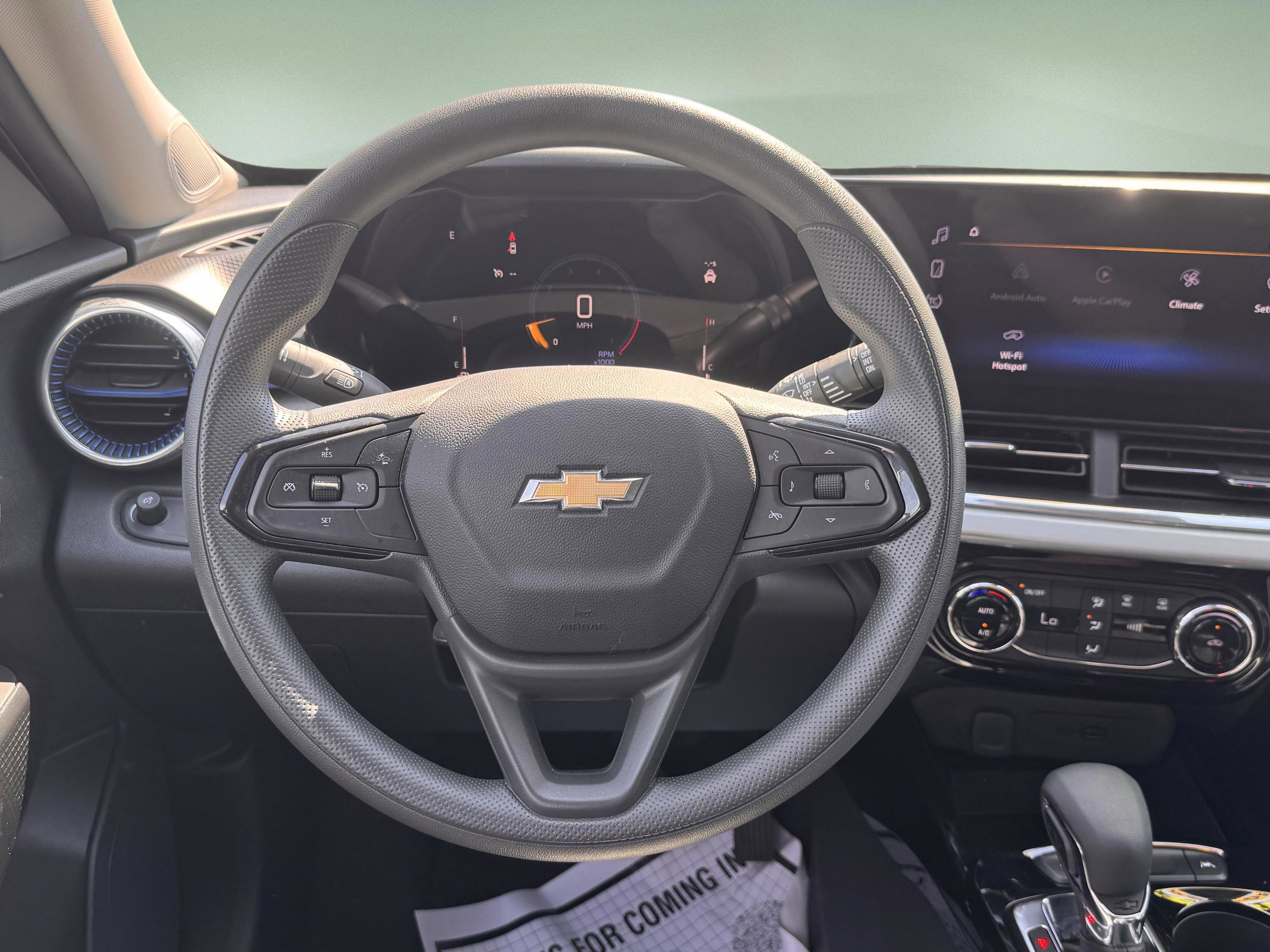 Used 2025 Chevrolet Trax LT FWD image 19