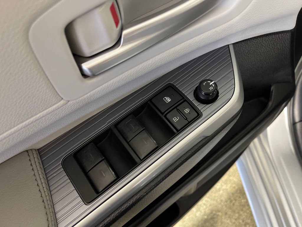 Certified 2025 Toyota Sienna XLE FWD image 16