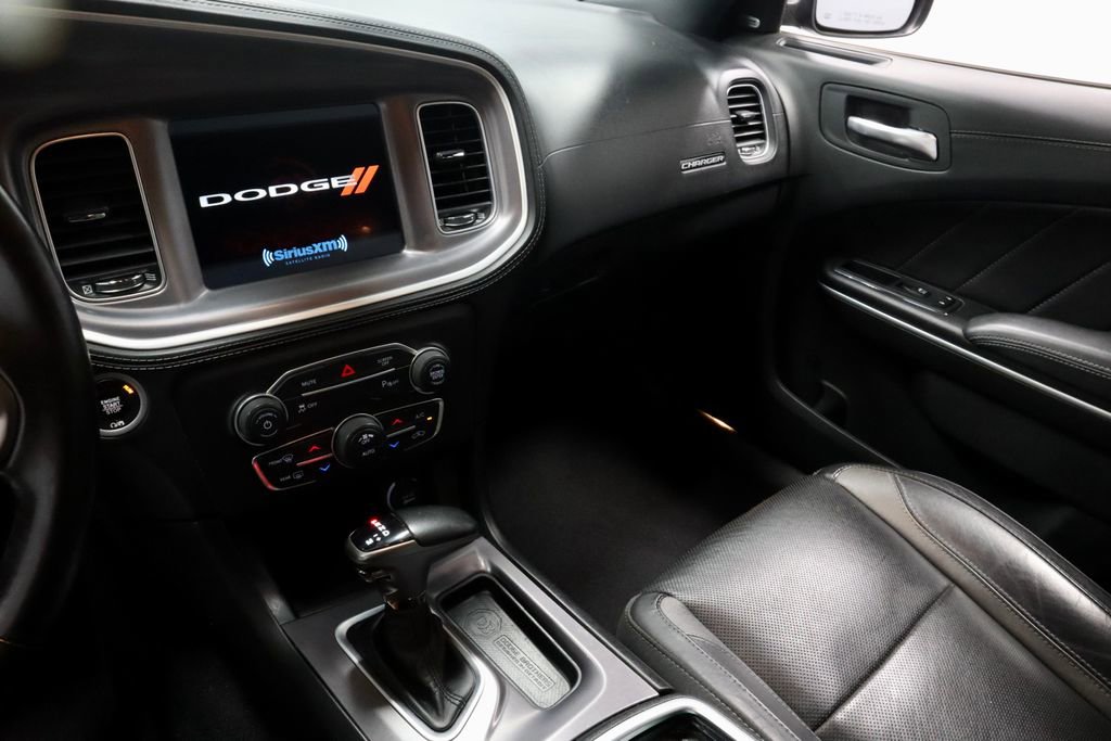 Used 2022 Dodge Charger SXT w/ Plus Group RWD image 30