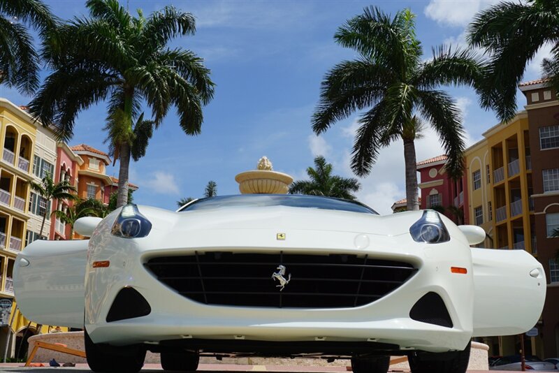 Used 2017 Ferrari California T RWD image 32