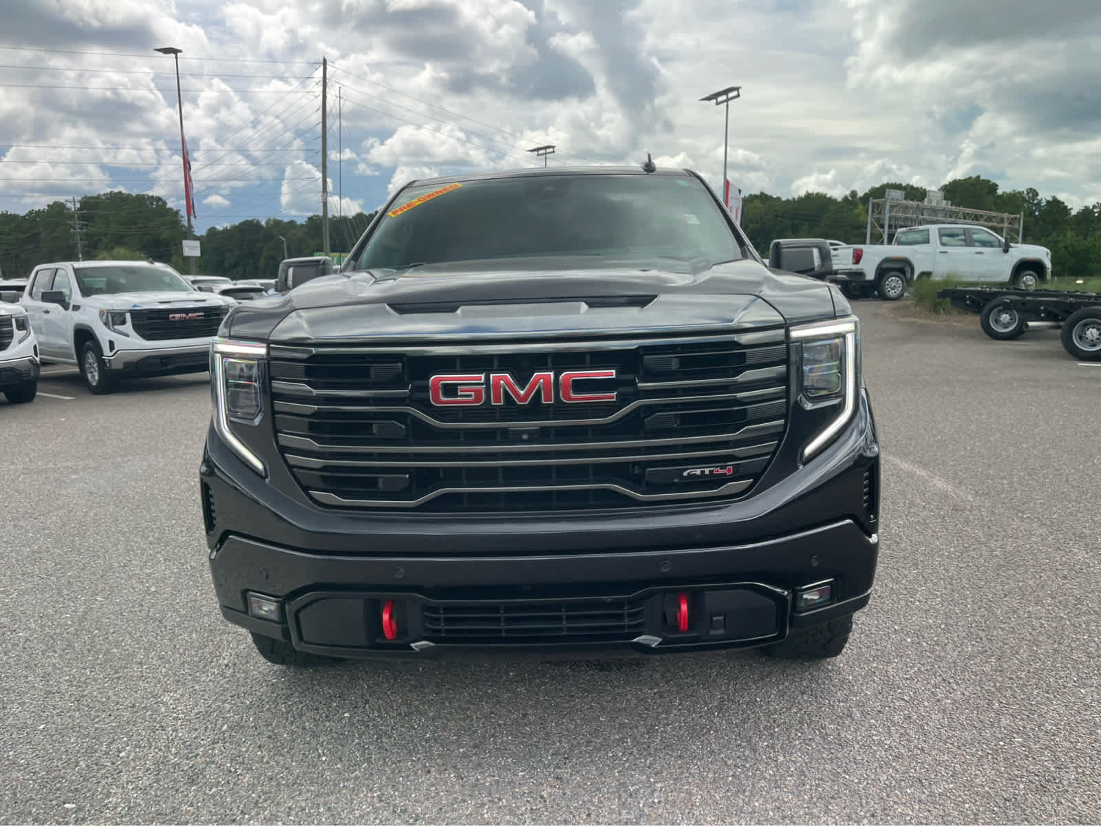 Used 2023 GMC Sierra 1500 AT4 w/ AT4 Premium Package AWD/4WD image 2
