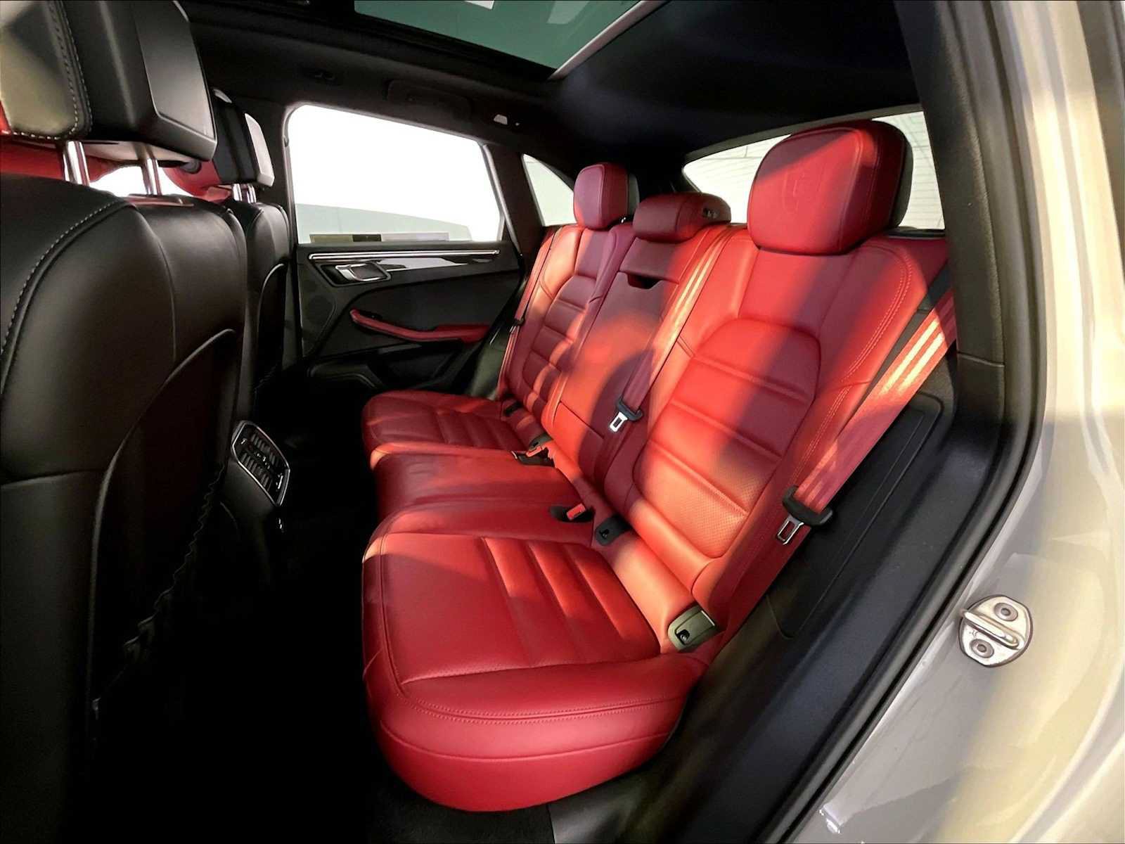 Certified 2023 Porsche Macan S AWD/4WD image 24