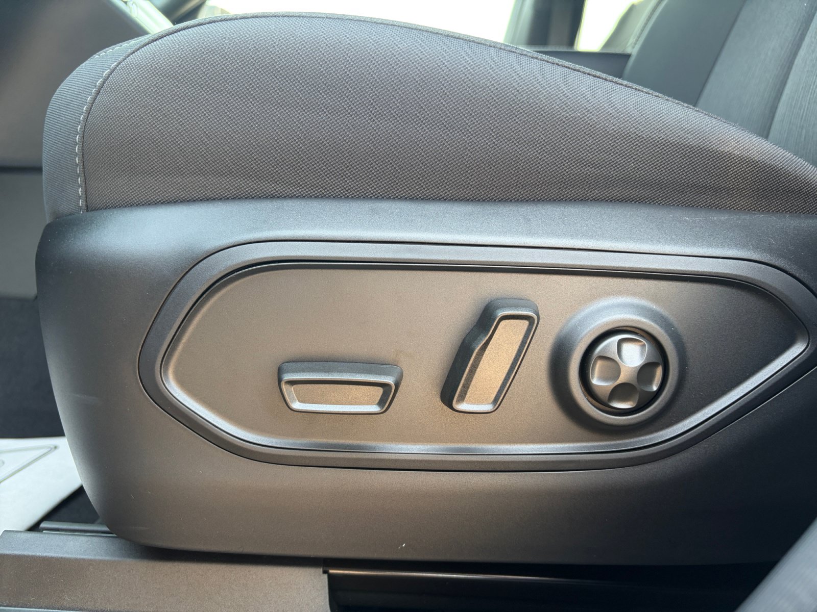 New 2026 Jeep Grand Cherokee Laredo AWD/4WD image 15