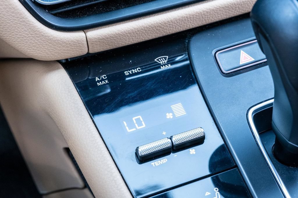 Used 2022 Porsche Macan w/ Premium Package Plus AWD/4WD image 23