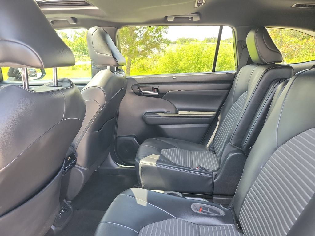 Certified 2021 Toyota Highlander XSE FWD image 24