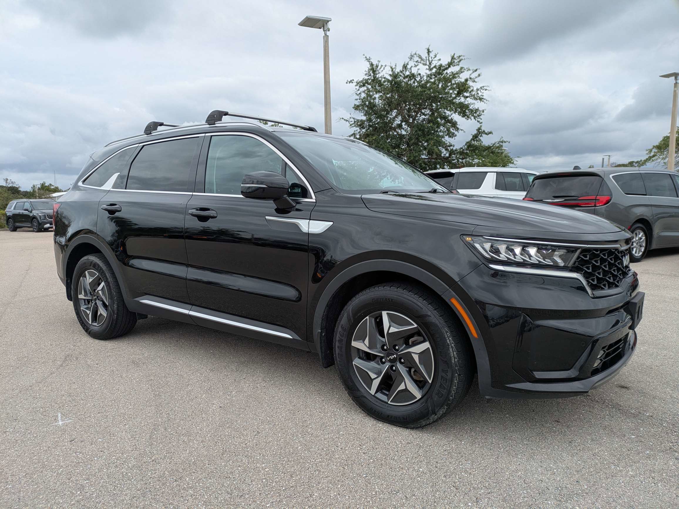 Certified 2022 Kia Sorento EX FWD image 2