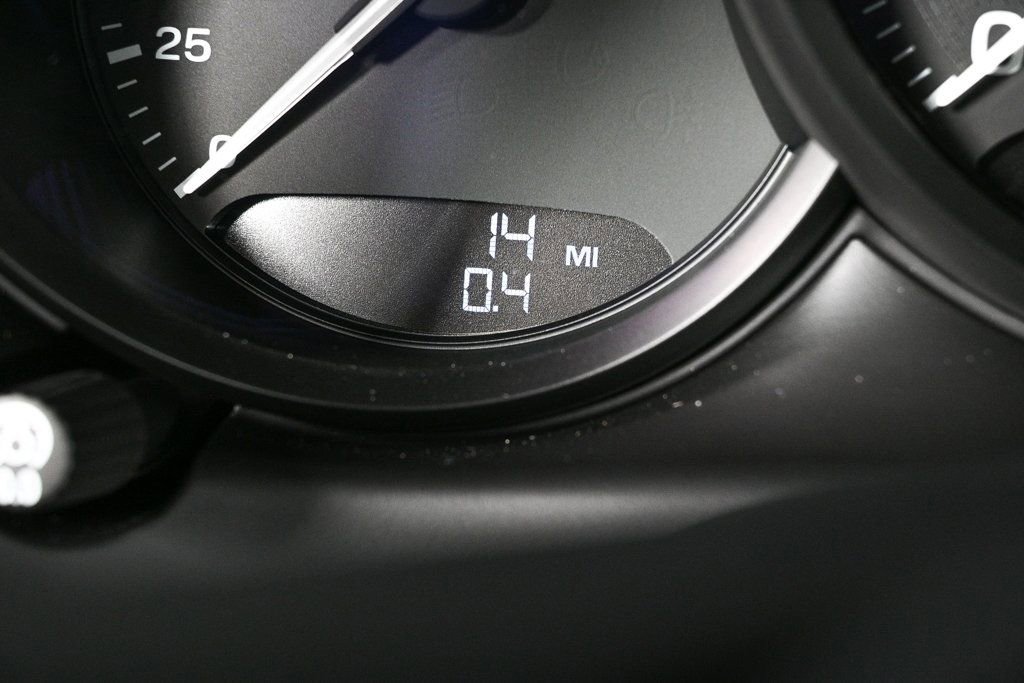 Certified 2026 Porsche Macan image 12