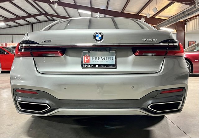 Used 2021 BMW 750i xDrive w/ M Sport Package image 4