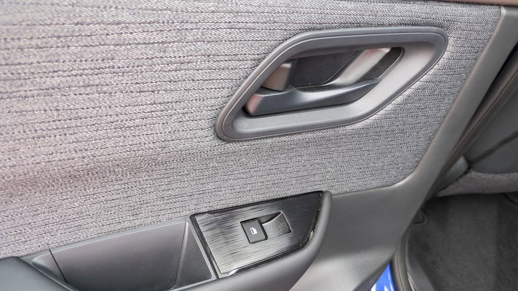 Used 2023 Nissan Rogue S image 14