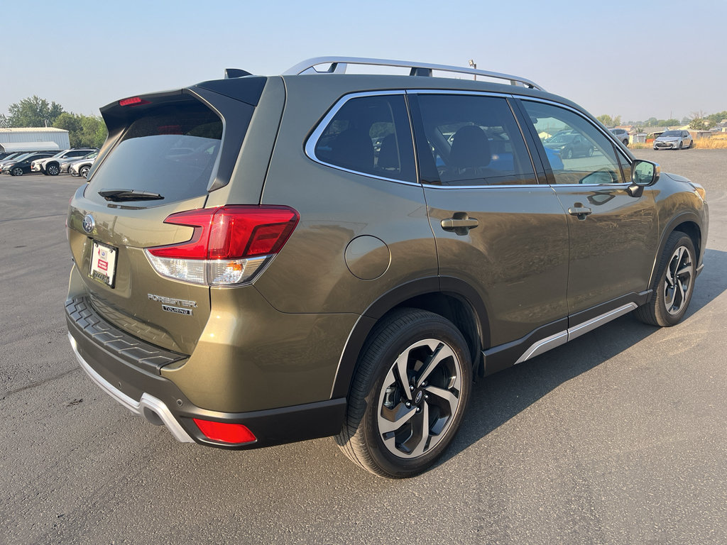 Used 2024 Subaru Forester Touring w/ POP Package 3 AWD/4WD image 4