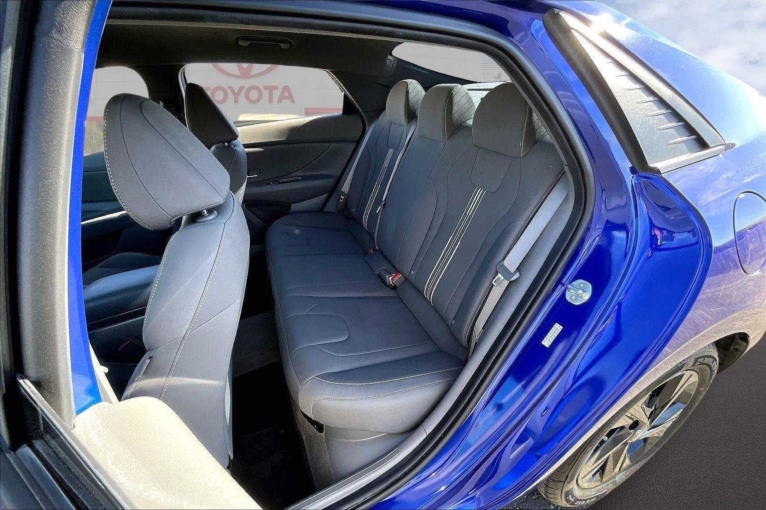 Used 2023 Hyundai Elantra Blue image 25