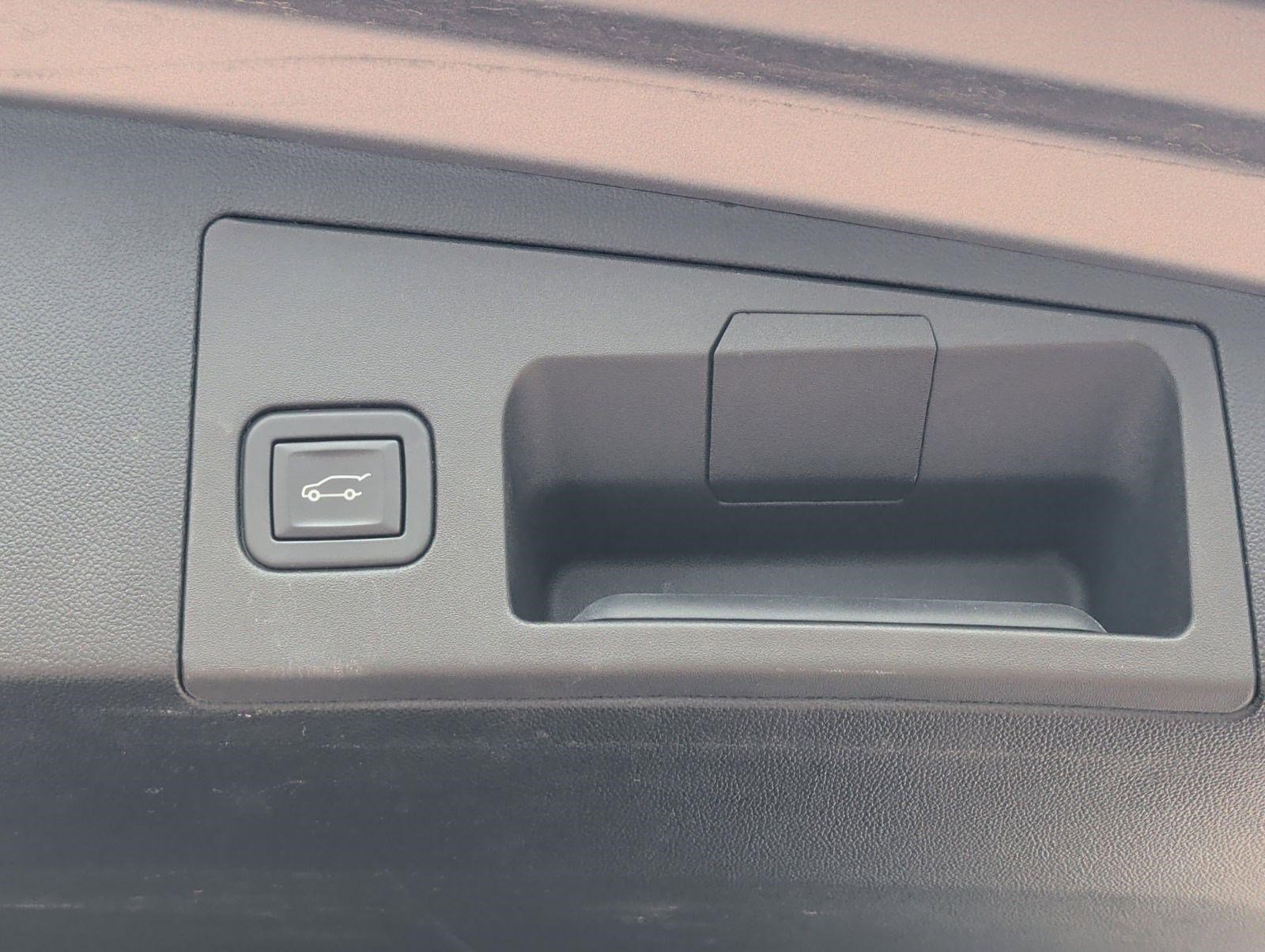 Used 2023 Cadillac XT5 Luxury w/ LPO, Floor Liner Package FWD image 27
