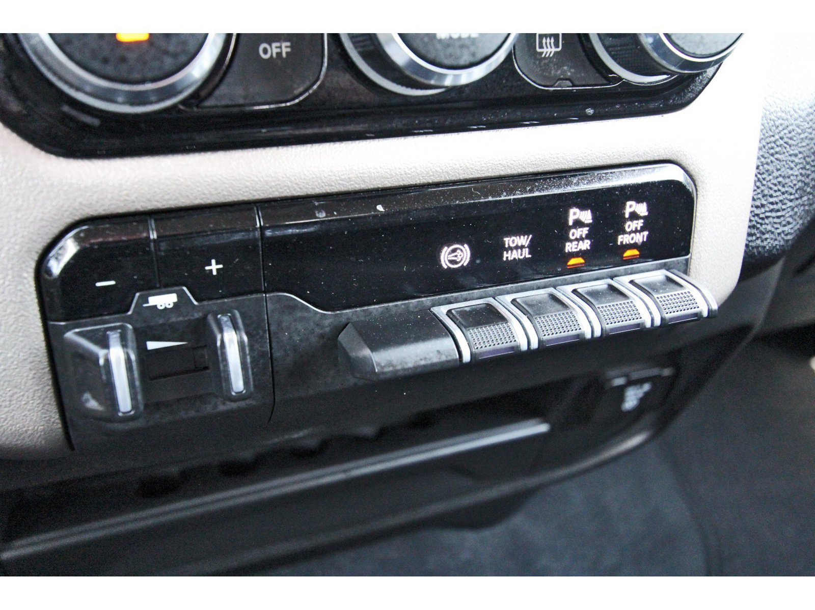 Used 2024 RAM 2500 Laramie w/ Safety Group AWD/4WD image 29