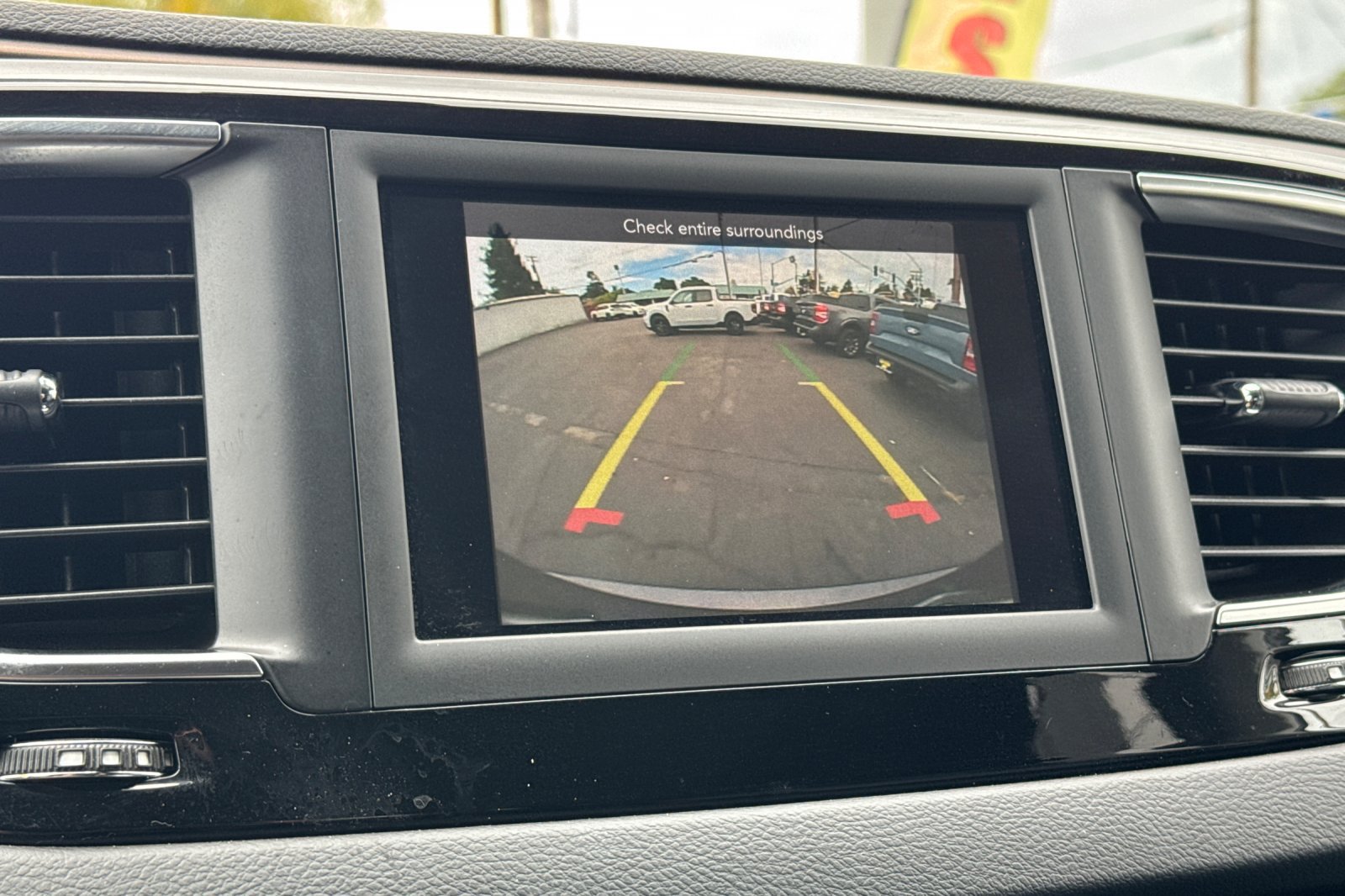 Used 2018 Chrysler Pacifica Touring-L FWD image 16