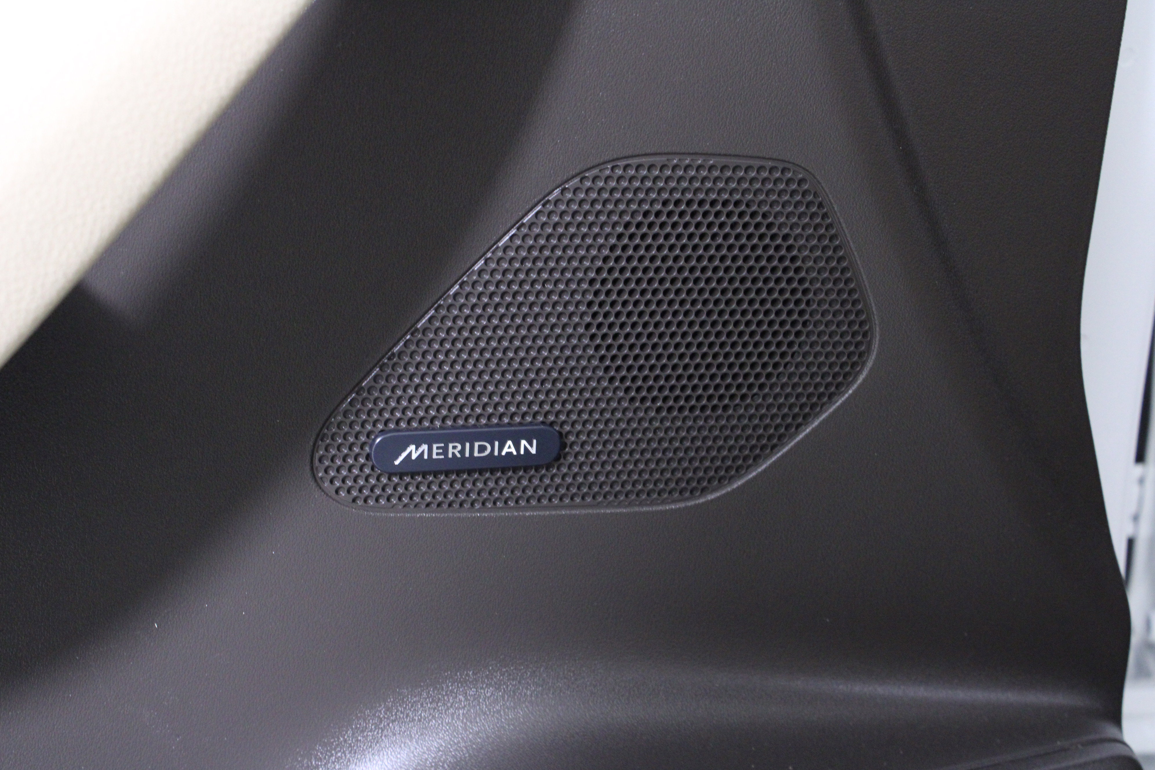 Used 2017 Jaguar F-PACE Prestige image 21