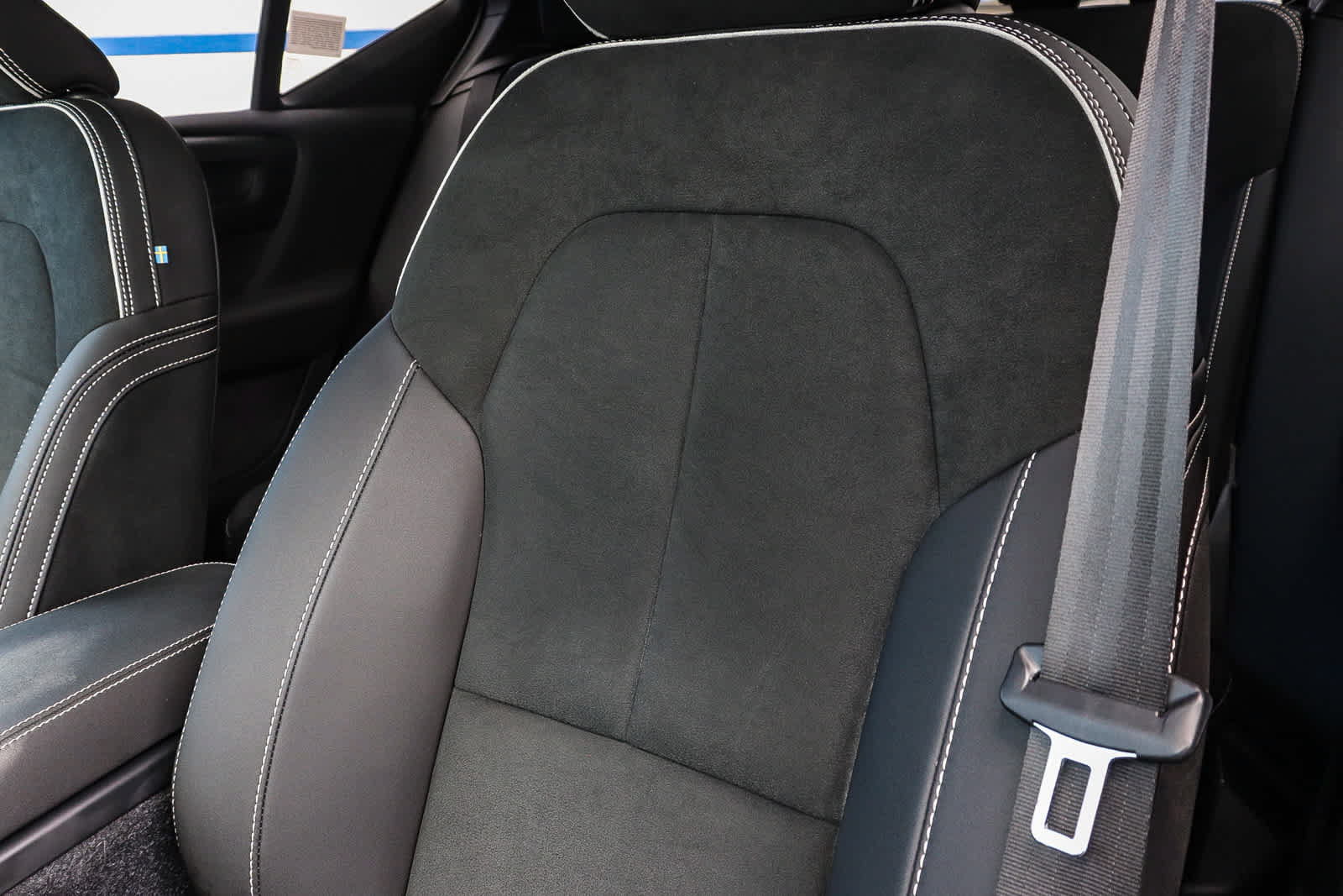Used 2023 Volvo XC40 B5 Ultimate AWD/4WD image 32