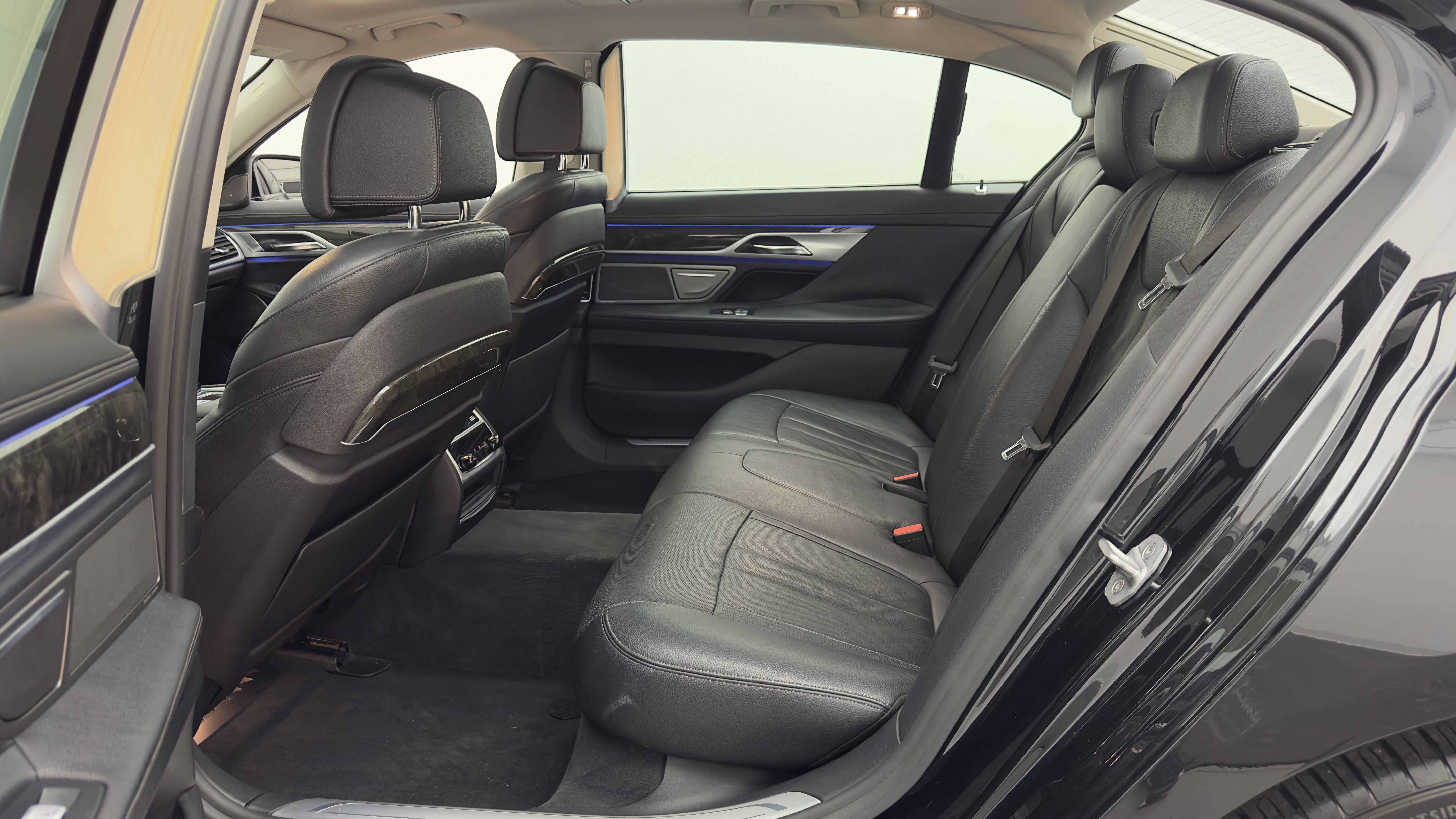 Used 2018 BMW 740i RWD image 31