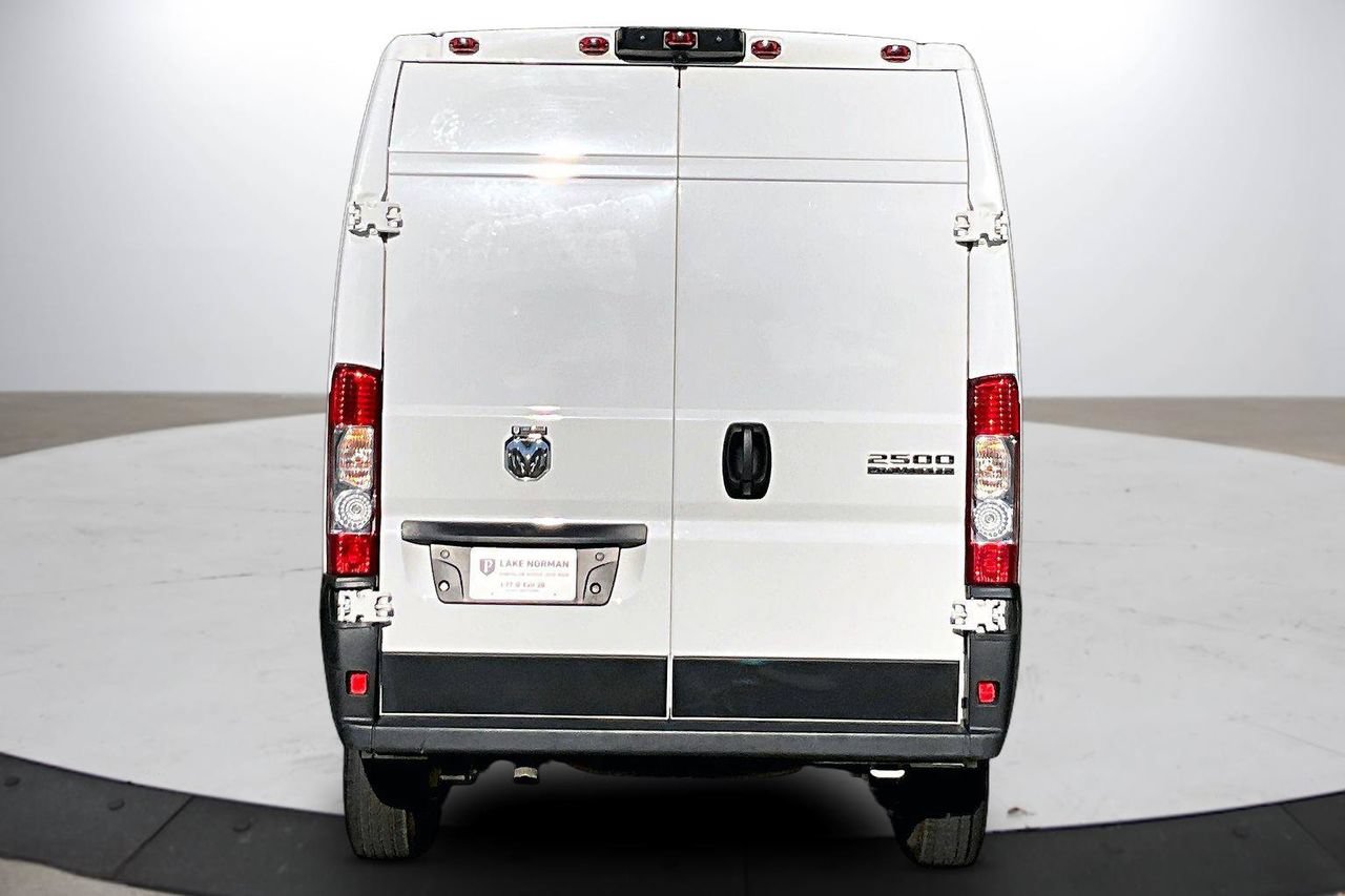 Used 2024 RAM ProMaster 2500 w/ Convenience Group FWD image 8