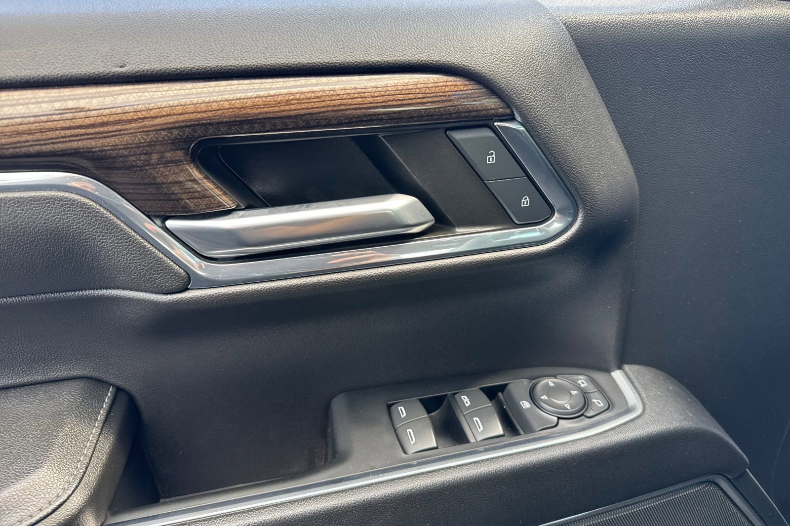 Used 2024 Chevrolet Silverado 1500 LT image 12