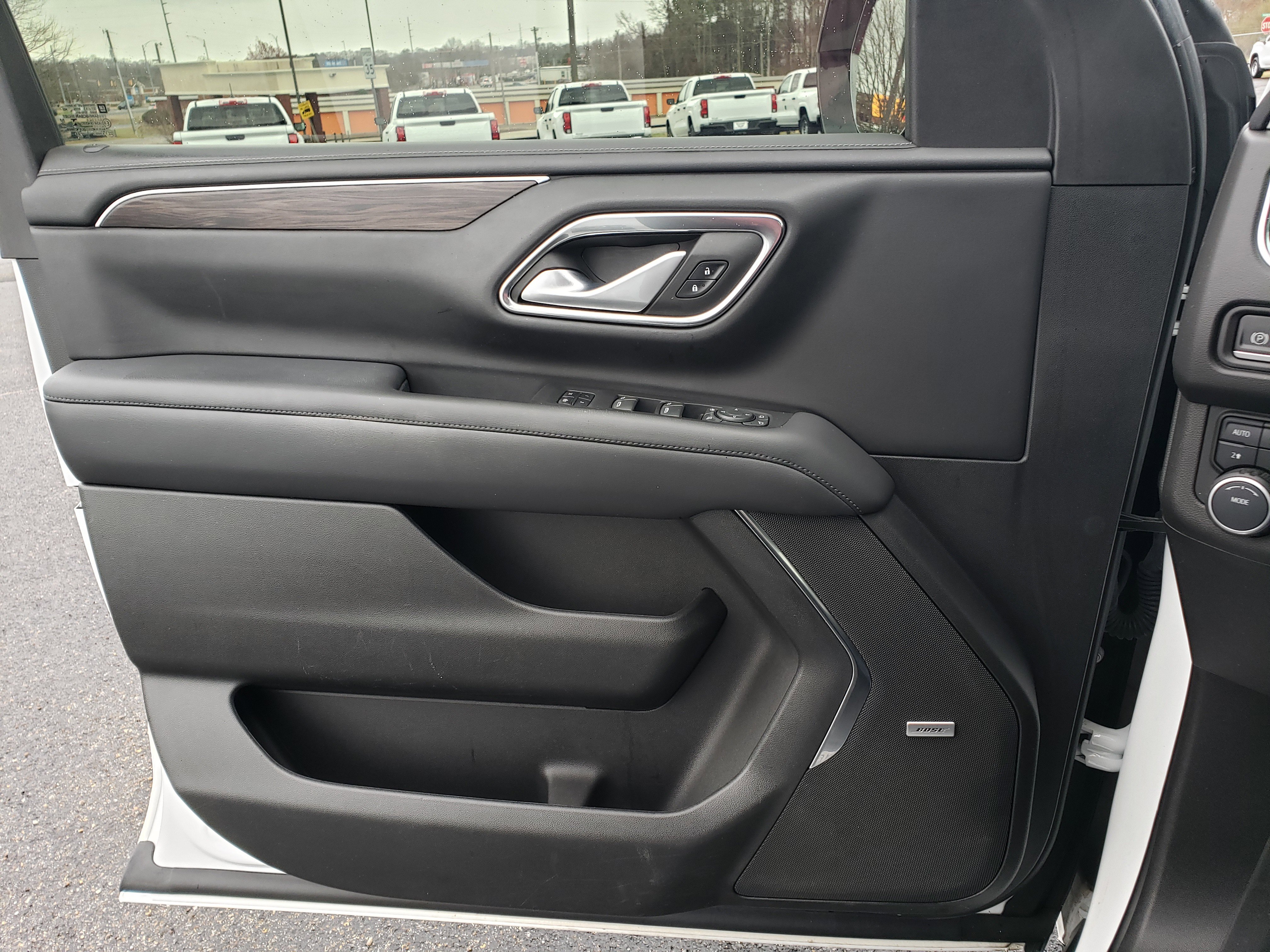 Used 2022 Chevrolet Suburban Z71 w/ Luxury Package image 13