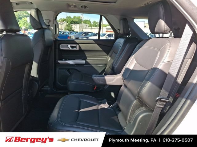 Used 2024 Ford Explorer XLT w/ Equipment Group 202A AWD/4WD image 12