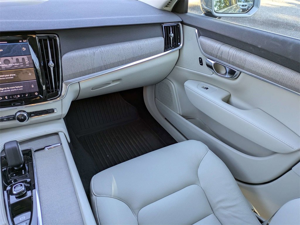 Used 2025 Volvo S90 B6 Plus image 16