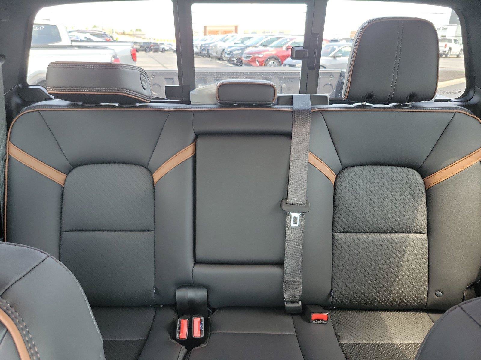 New 2026 GMC Canyon AT4 w/ AT4 Premium Package AWD/4WD image 12