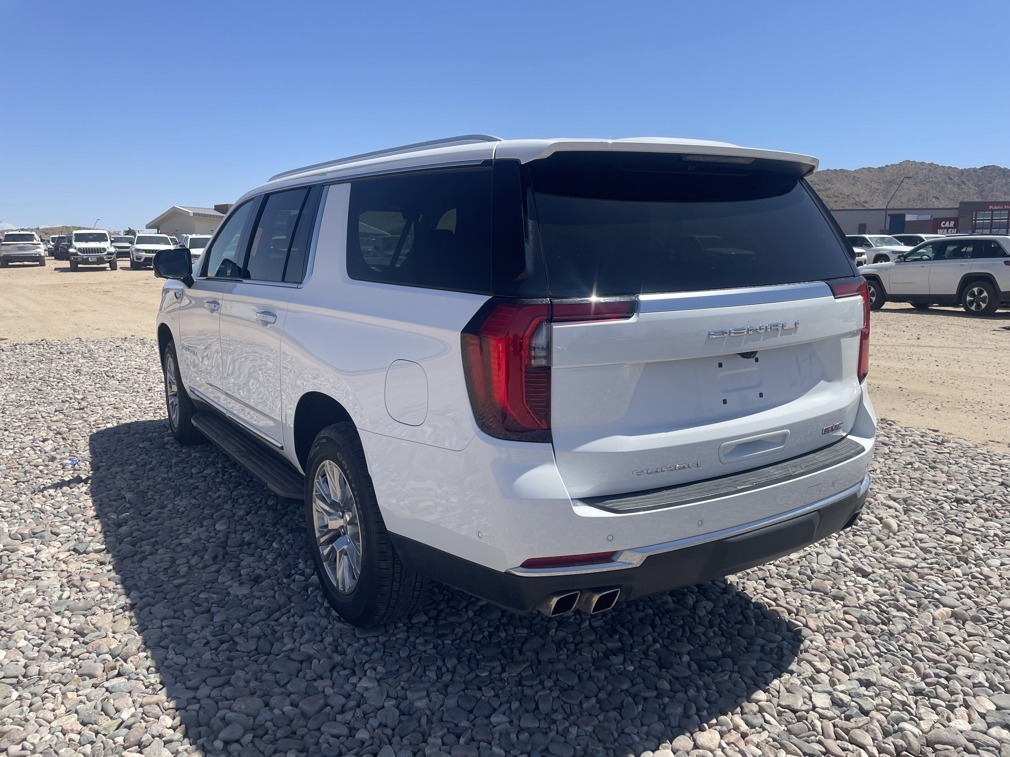 Used 2025 GMC Yukon XL Denali AWD/4WD image 3