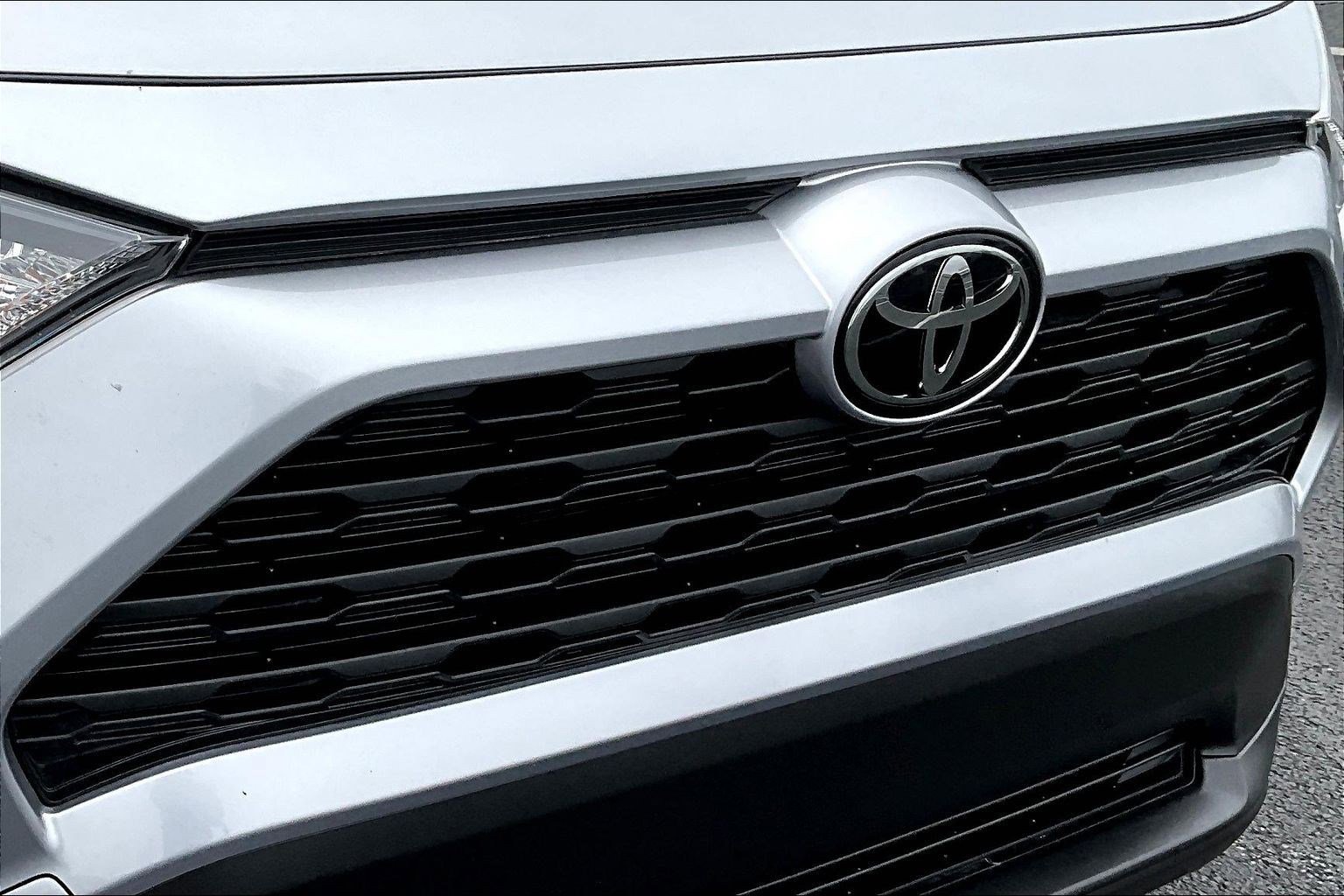 Used 2021 Toyota RAV4 LE image 34