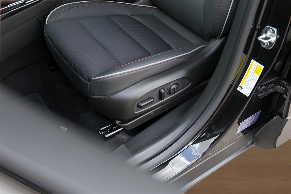 Used 2021 Chevrolet TrailBlazer RS w/ Technology Package image 8