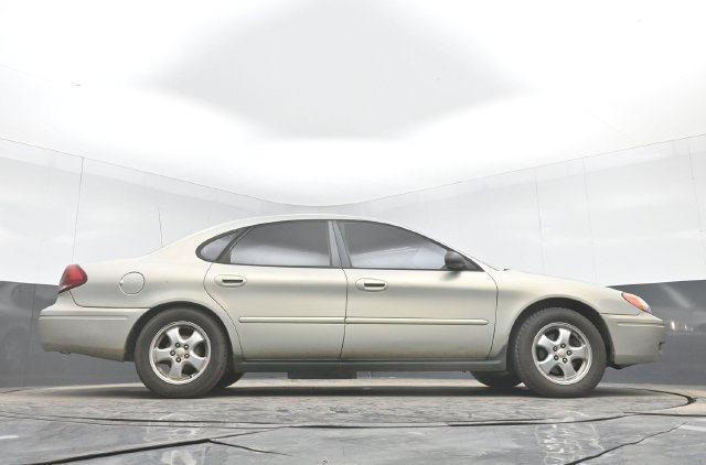 Used 2006 Ford Taurus SE FWD image 31
