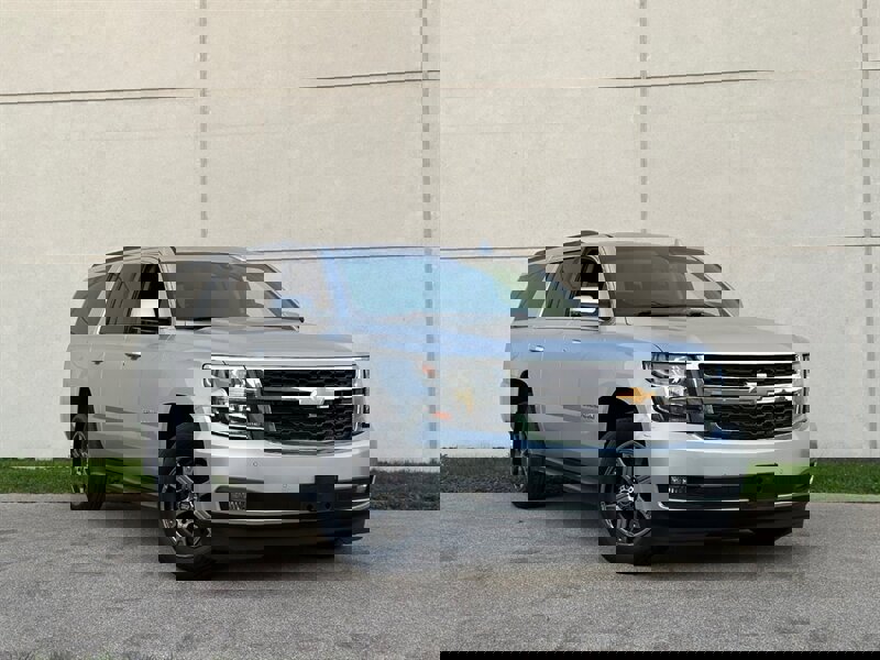 Used 2015 Chevrolet Suburban LT w/ Luxury Package image 2