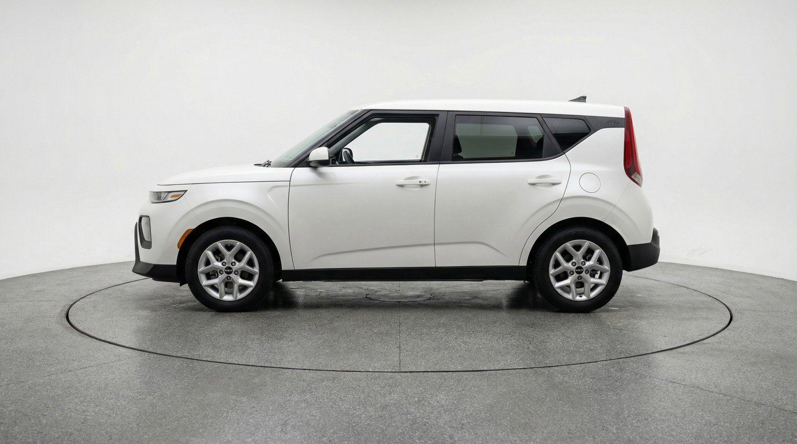 Used 2025 Kia Soul LX w/ LX Technology Package image 5