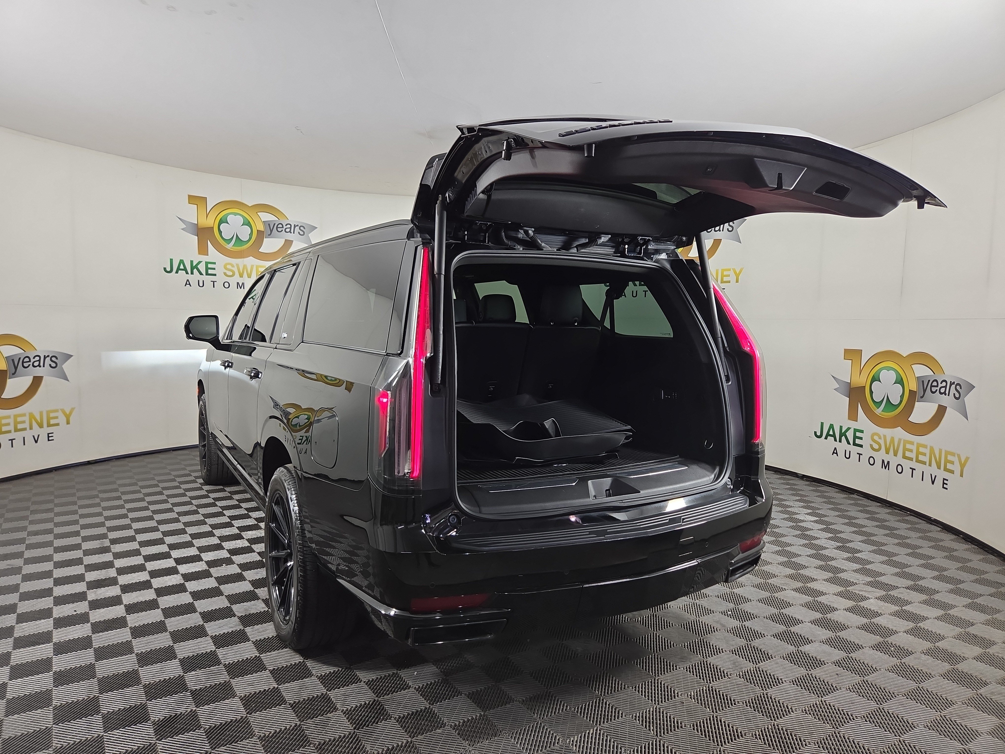 Certified 2024 Cadillac Escalade ESV Sport w/ LPO, ONYX Package AWD/4WD image 33