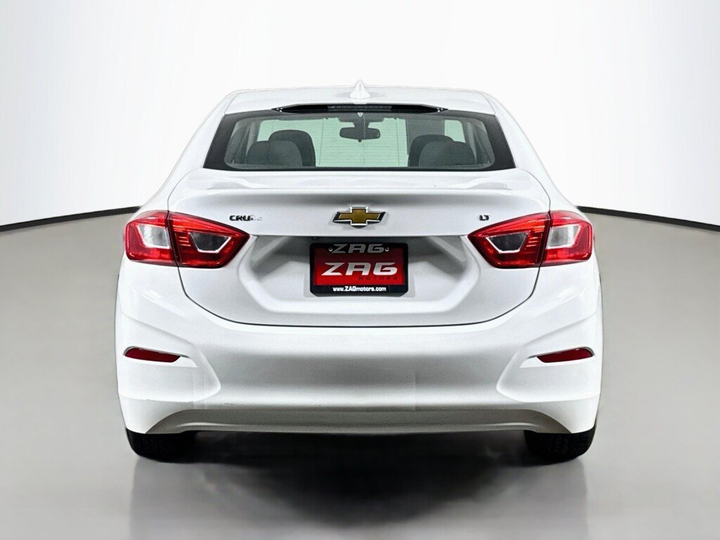 Used 2018 Chevrolet Cruze LT w/ LT Fleet Convenience Package FWD image 4