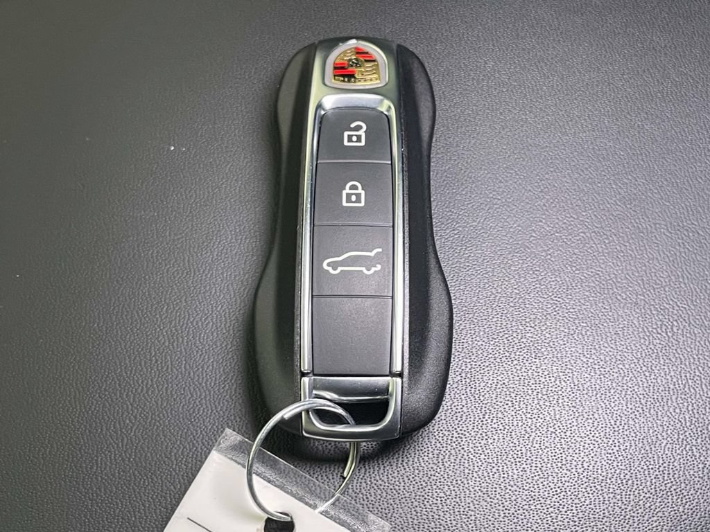 Certified 2025 Porsche Cayenne GTS AWD/4WD image 44