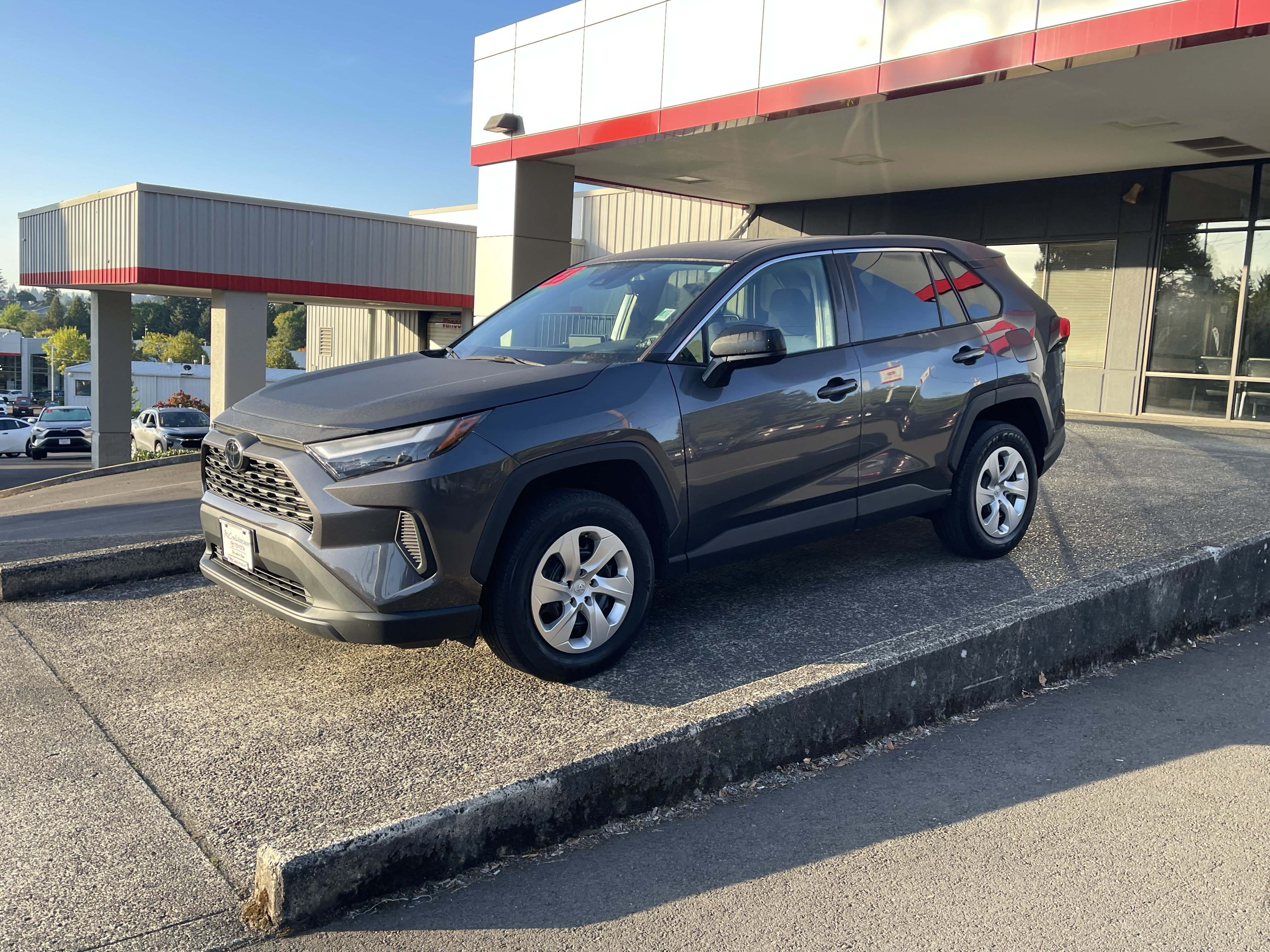 Certified 2023 Toyota RAV4 LE AWD/4WD image 4