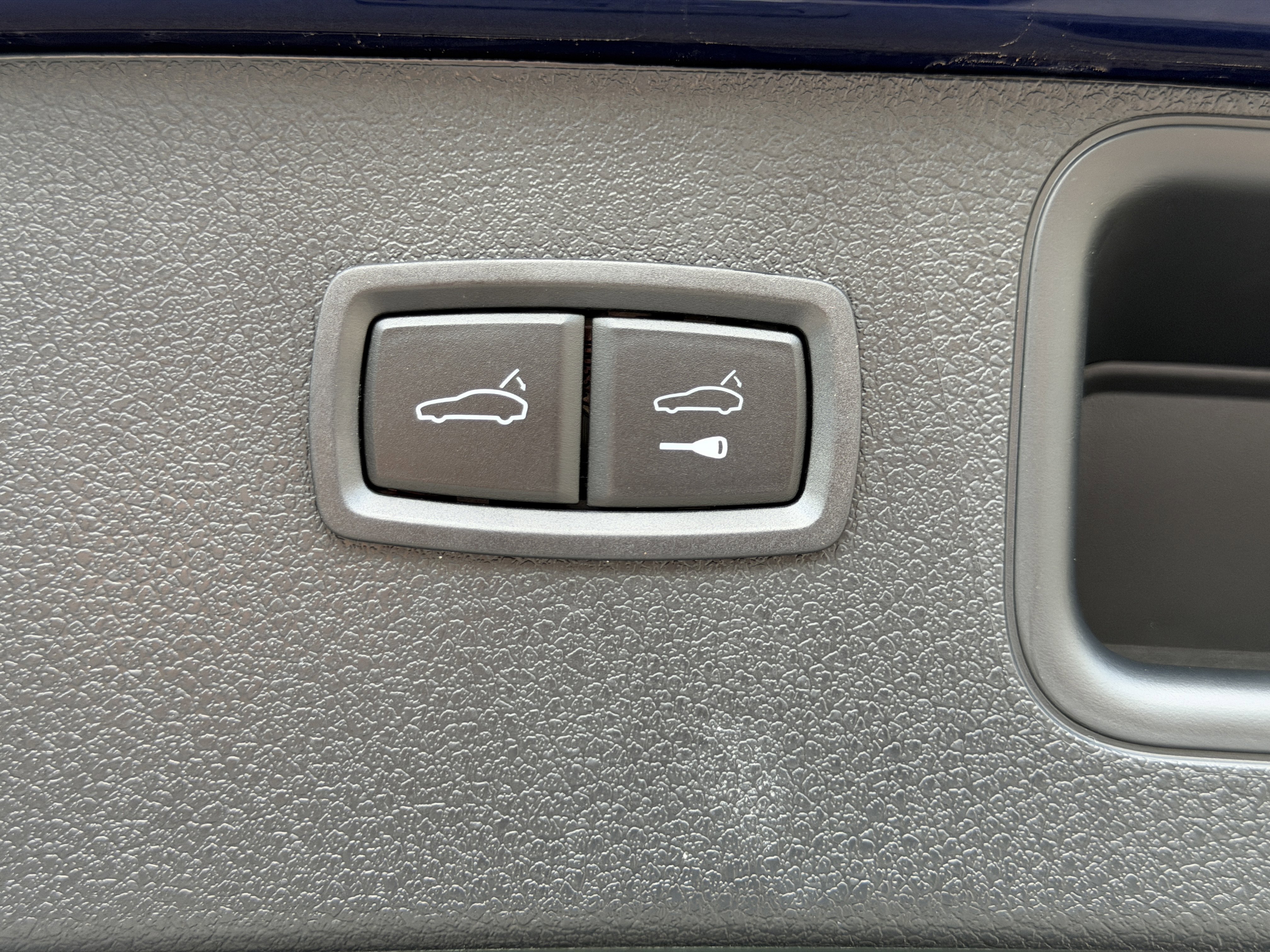 Certified 2025 Porsche Macan image 16