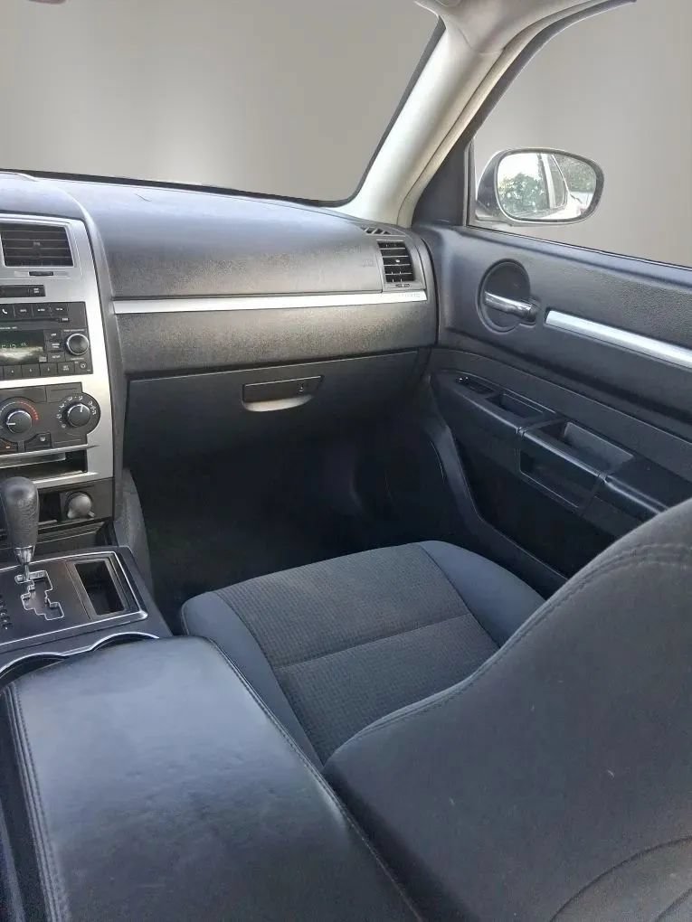 Used 2010 Dodge Charger SXT RWD image 32
