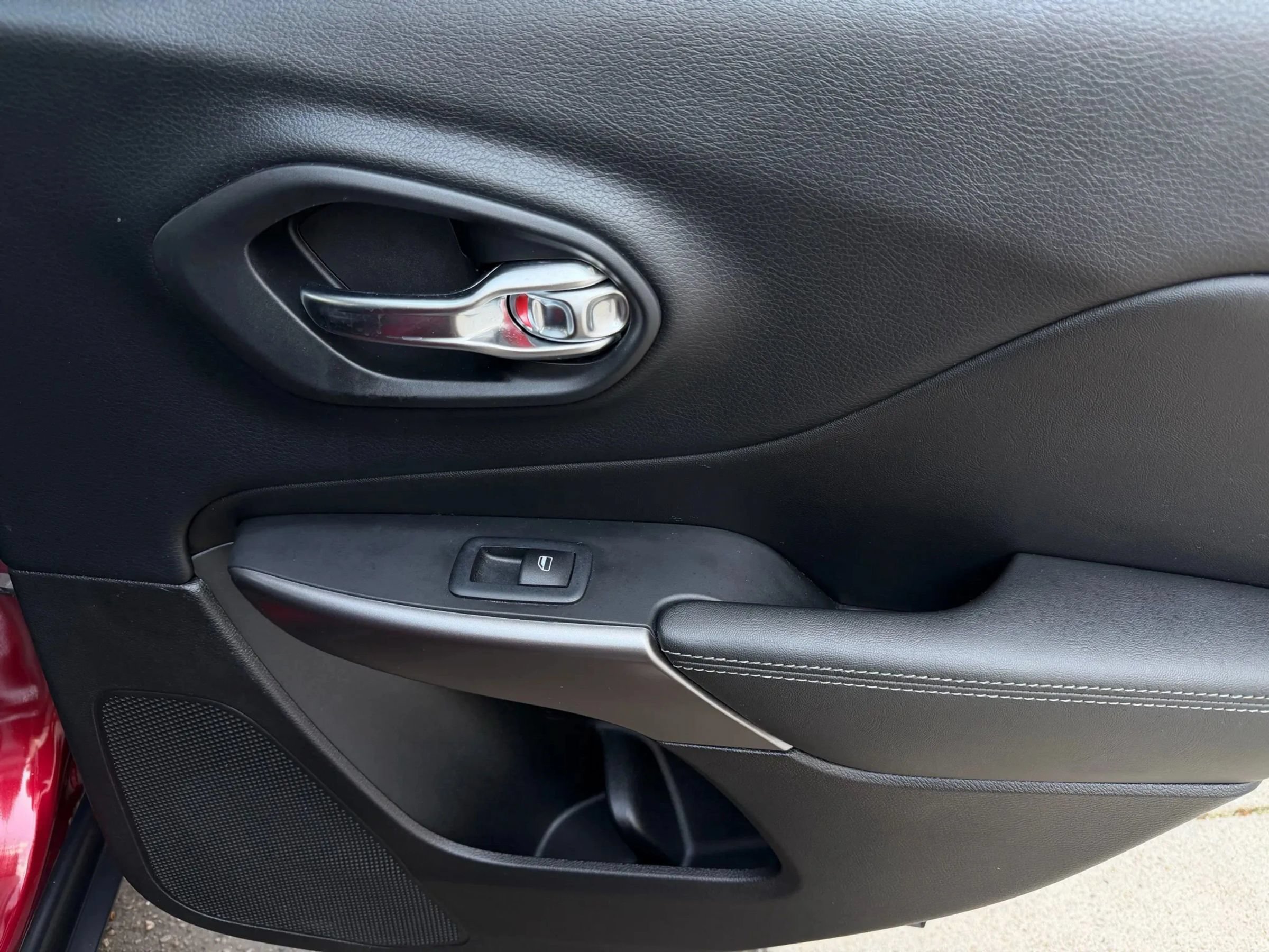 Used 2019 Jeep Cherokee Limited AWD/4WD image 12