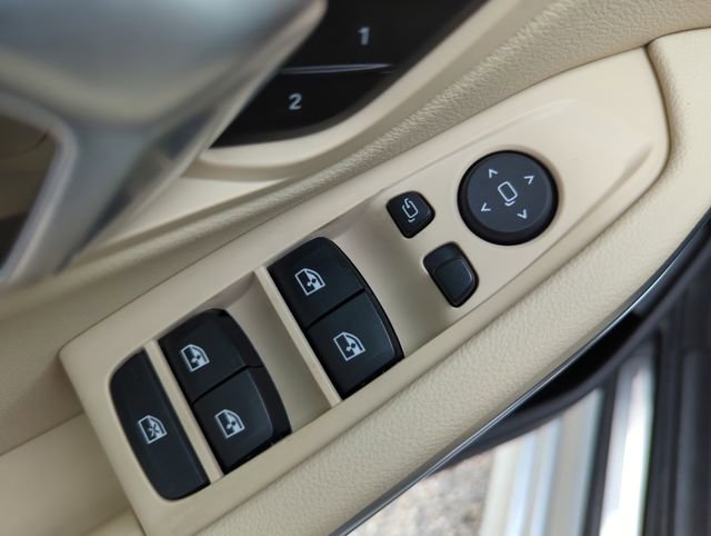 Certified 2022 BMW 330i xDrive Sedan w/ Convenience Package image 18